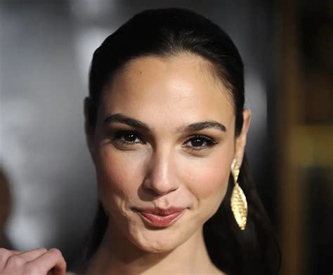 gal gadot bra|“Wonder Woman” Gal Gadot’s Height, Weight, Real。